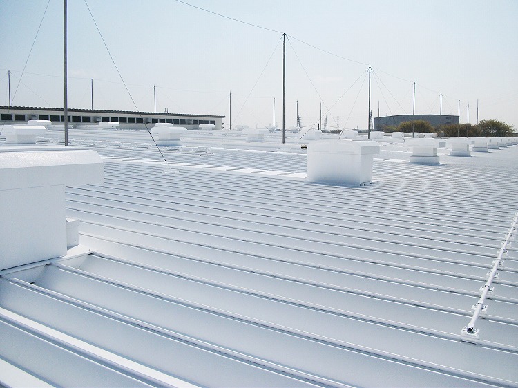 工場倉庫の屋根外壁改修工事のプロ　徳竹塗装