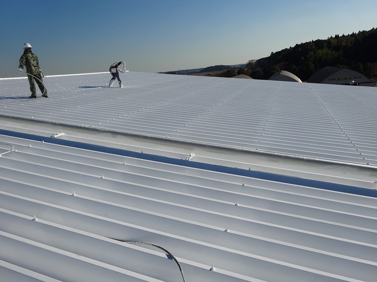 工場倉庫の屋根外壁改修工事のプロ　徳竹塗装