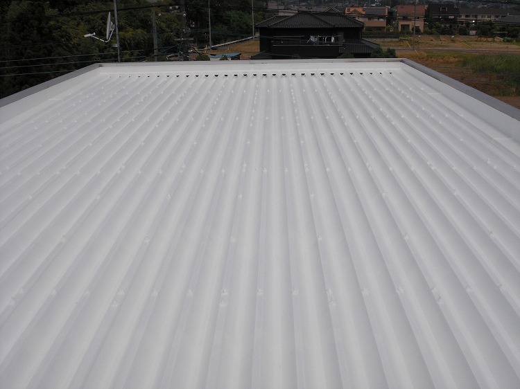 工場倉庫の屋根外壁改修工事のプロ　徳竹塗装